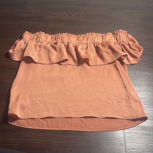Express off the shoulder Ruffle Blouse - Picture 5 of 5